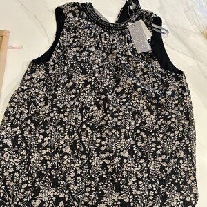 Sleeveless blouse